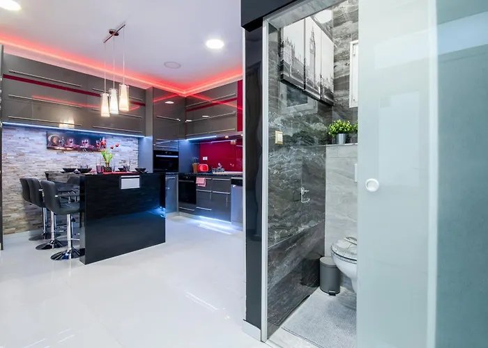 Hill & Bridge Residence