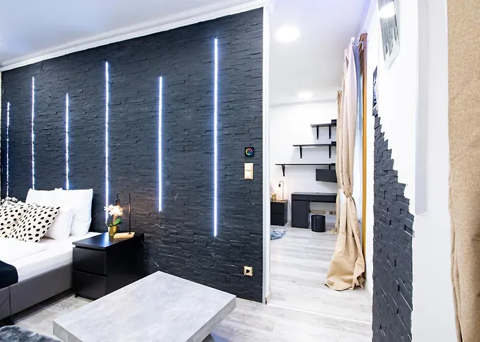 Hill & Bridge Residence
